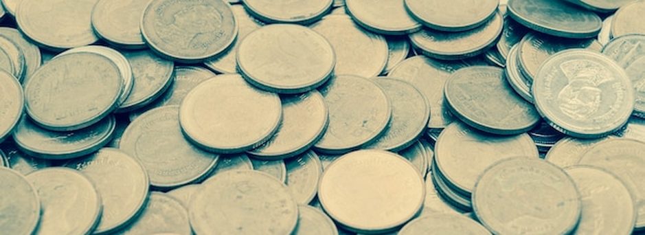 Moedas antigas e cédulas em exposição