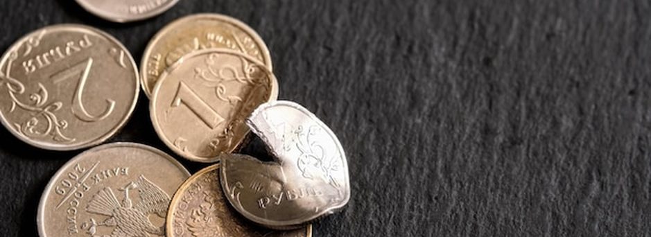 Moedas antigas e cédulas em exposição